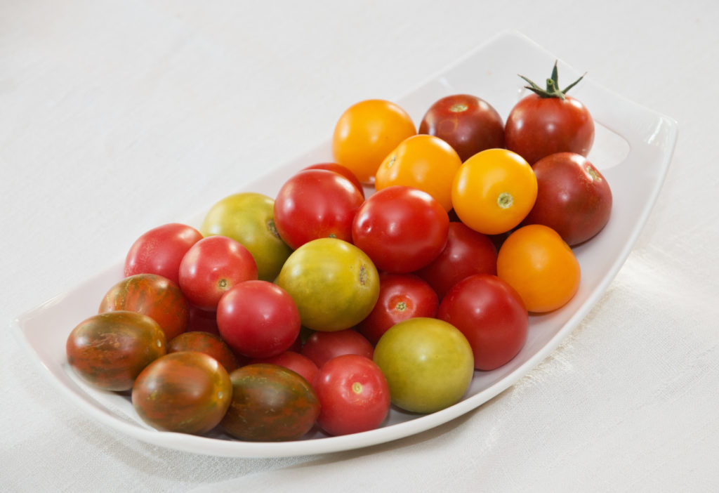 https://www.les-toques.fr/wp-content/uploads/2021/01/Bol-ap%C3%A9ro-m%C3%A9lange-de-tomates-cerises-1024x702.jpg